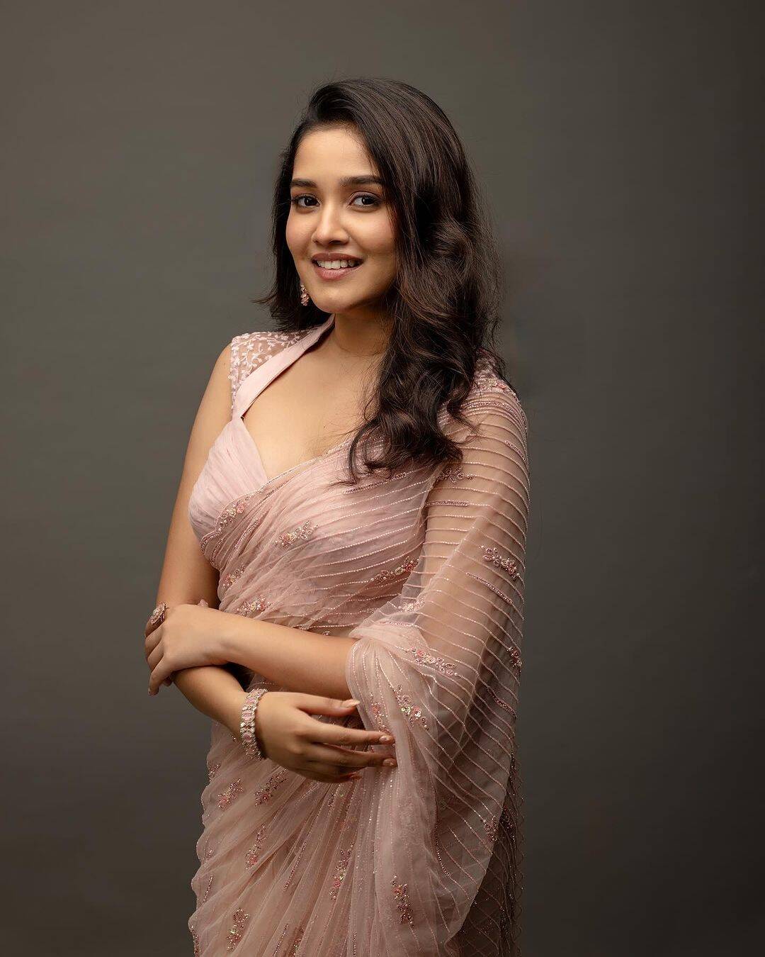 இப்படி தளதளன்னு வளர்ந்துட்டியே செல்லம்!.. விஸ்வாசம் பட சிறுமியா இது?!.. வைரல் பிக்ஸ்!..