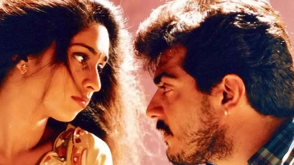 படுக்கையில் ஷாலினி!. கையை பிடித்தபடி அஜித்!.. செம ரொமான்ஸ் போங்க!.. வைரல் பிக்!...