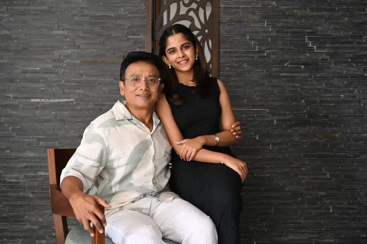 நிலாவிலே பார்த்த வண்ணம்…. விஜய்யையே பின்னுக்கு தள்ளிய உத்ரா உன்னிகிருஷ்ணன்!