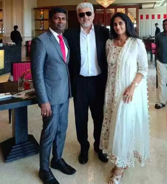 ஜோடி நல்ல ஜோடி இது மாப்பிள்ளை பொண்ணையும் பாரு! ஸ்டன்னிங் லுக்கில் அஜித் - ஷாலினி