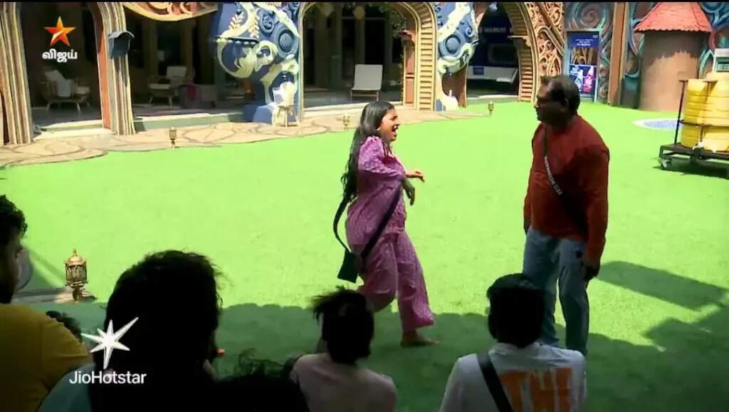 Biggboss 9: திவாகரை எட்டி உதைத்த விஜே பார்வதி! ‘பிக்பாஸ்’ல என்னங்கடா நடக்குது?