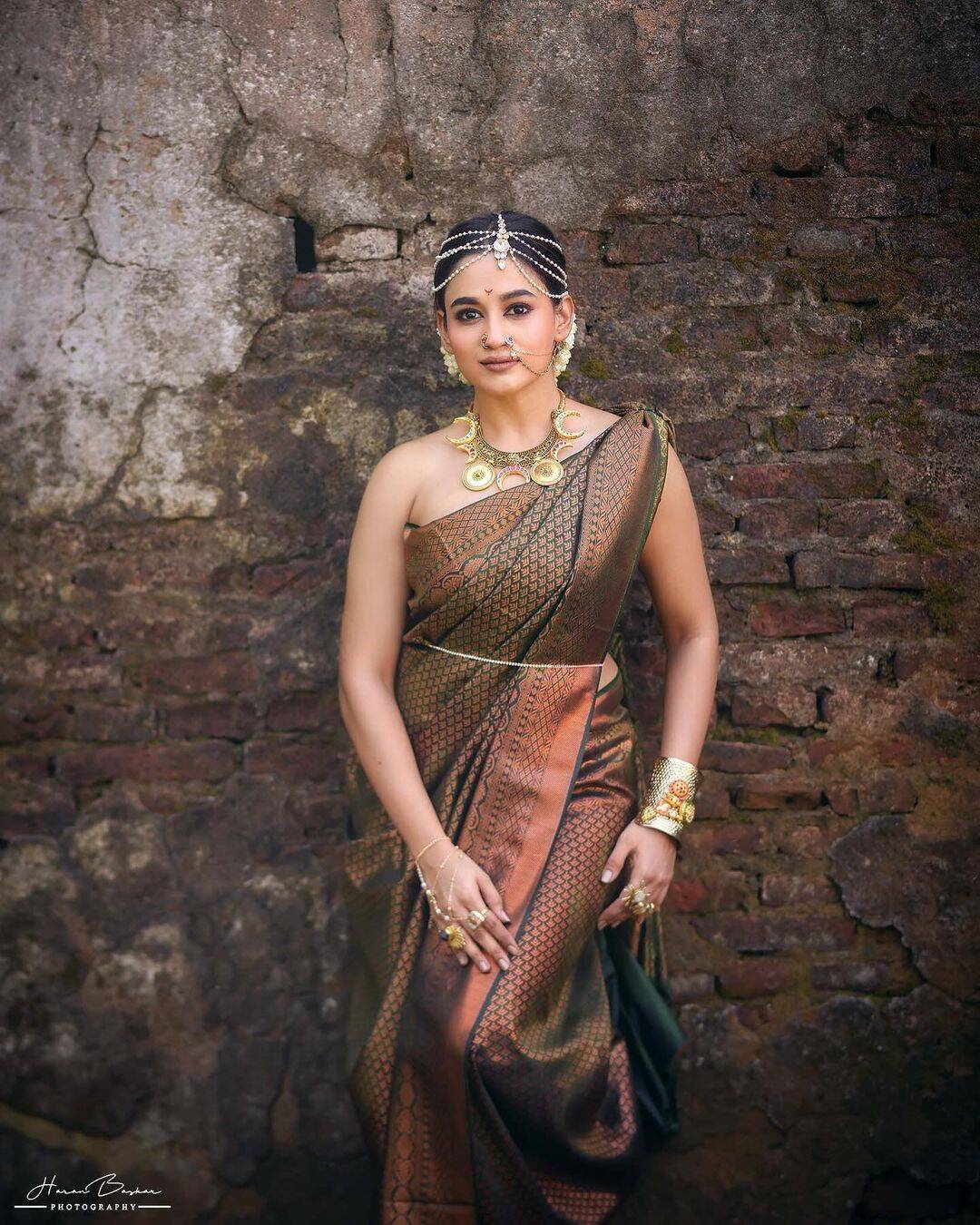 ஜாக்கெட் எங்கேம்மா காணோம்!.. காவியாவை பார்த்து கலாய்த்து தள்ளும் ஃபேன்ஸ்!.. இவங்கதான் இந்திராணியாம்!