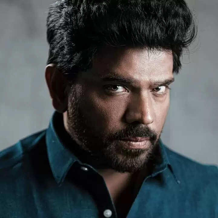 அந்த மாதிரி இந்த மாதிரி இல்ல.. வேற மாதிரி! அடுத்த படத்திற்கான முரட்டு லுக்கில் லெஜண்ட் சரவணா