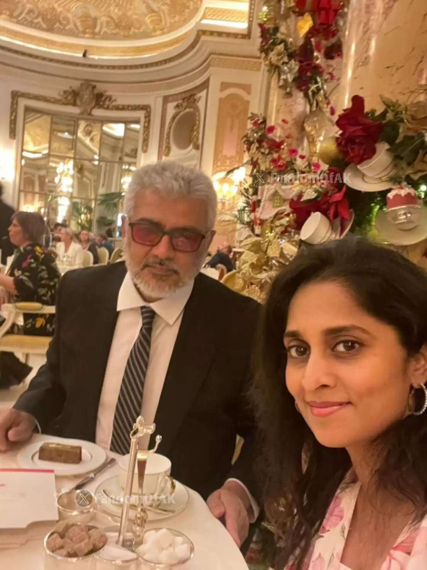 ஷாலுமாதான் என் உலகம்! வேற எதுவும் இல்லடா.. வைரலாகும் அஜித் - ஷாலினி புகைப்படம்