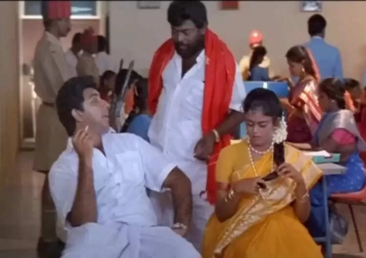 அமைதிப்படத்தின் கதை அந்த ரஜினி படம்தான்!. பல வருட சீக்ரெட்டை உடைத்த சத்தியராஜ்!..
