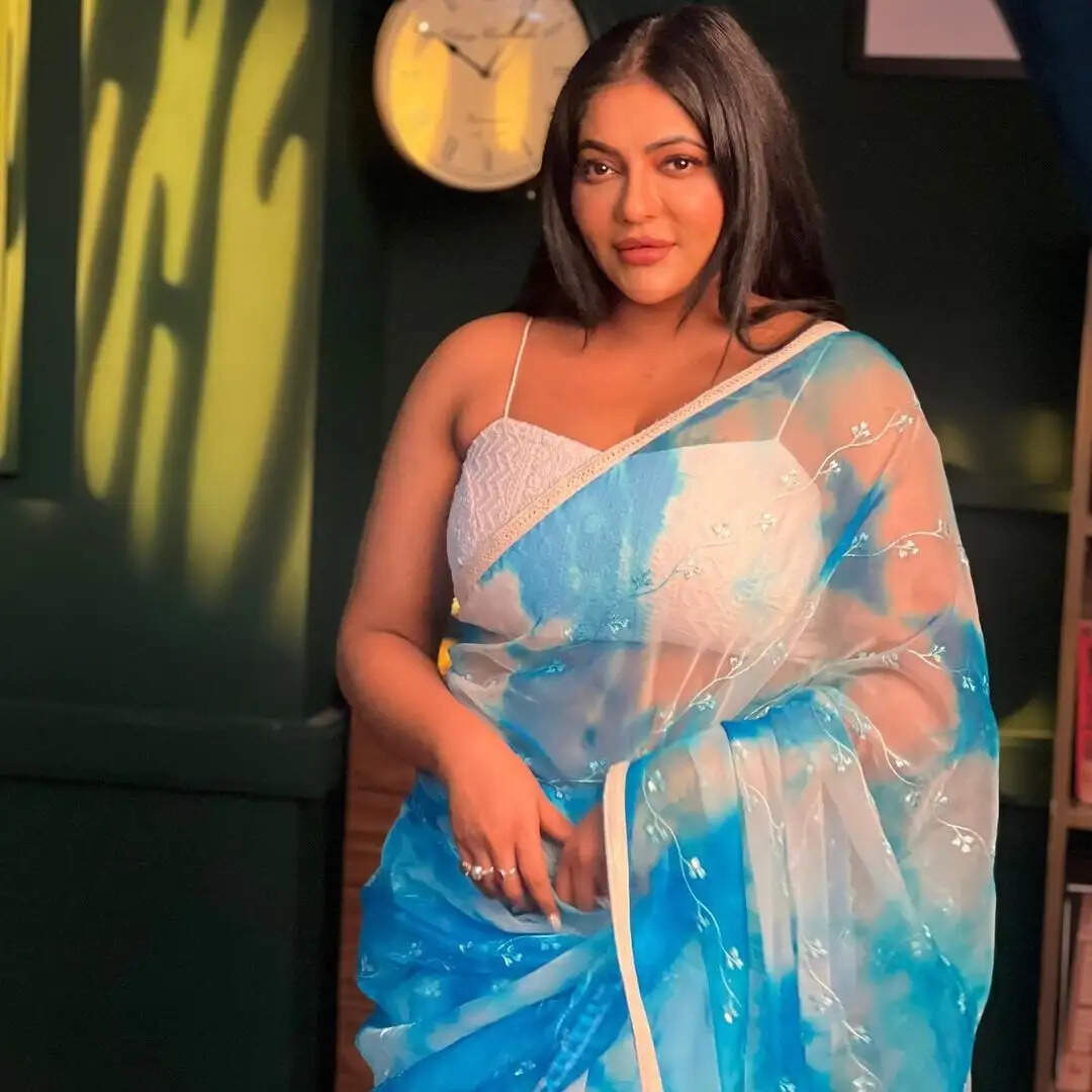 பாக்க பாக்க என்னமோ பண்ணுது!.. வீக் எண்டில் வெறியேத்தும் ரேஷ்மா!..