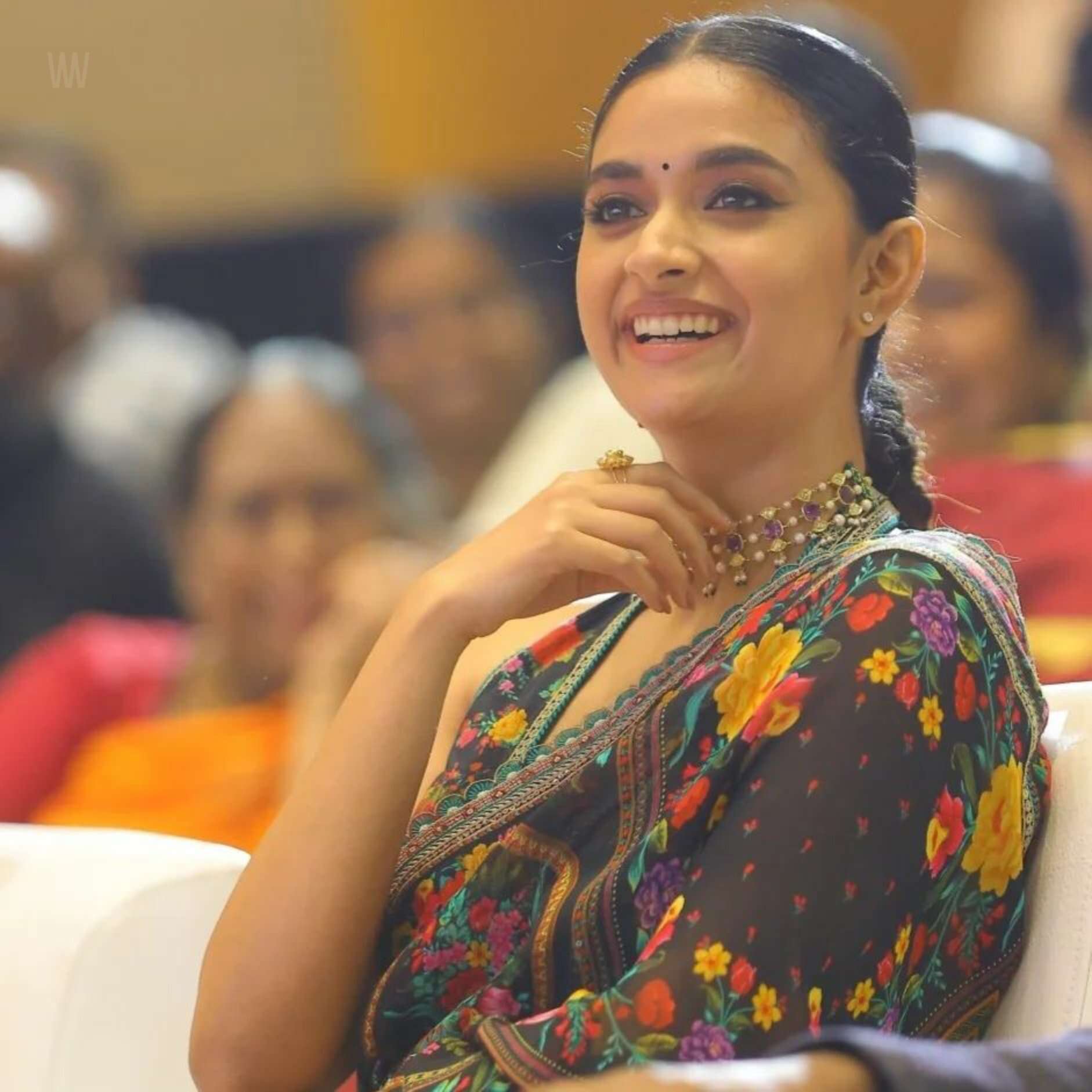 எல்லாம் மும்பை செய்த மாயம்!.. ரகு தாத்தா ஆடியோ லாஞ்சுக்கு ஓப்பன் டிரெஸ்ஸில் வந்த கீர்த்தி சுரேஷ்!..