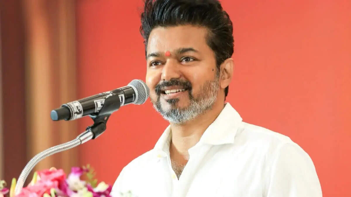 பொண்டாட்டி புள்ள வரல!.. ஆயிரத்தெட்டு பஞ்சாயத்து!.. விஜய்க்கு அரசியல் தேவையா?!.. விளாசும் பிரபலம்..
