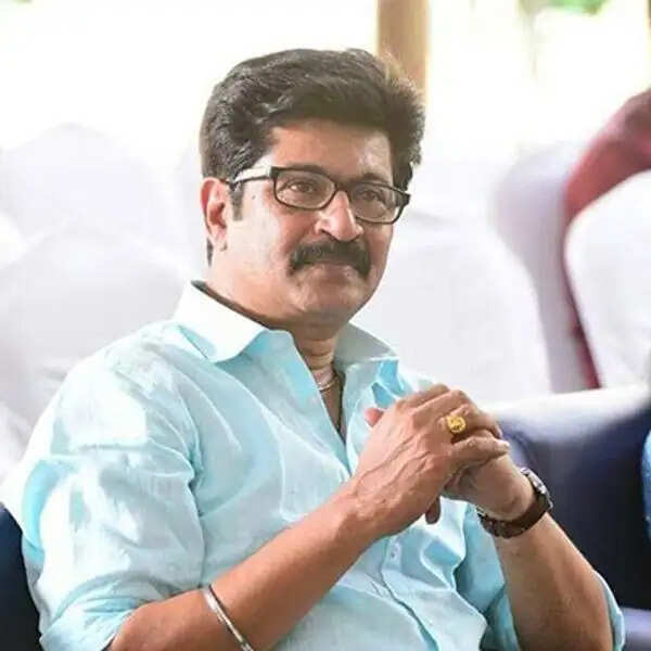 ஜனநாயகன் Vs பராசக்தி!.. SK-வ நினைச்சா பாவமா இருக்கு!.. பிரபலம் பேட்டி!…