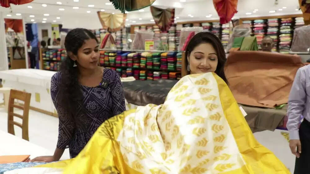 ஏகப்பட்ட கலெக்‌ஷன்.. விலையும் இவ்வளவு குறைவா?.. வாயடைத்து போன பிரியங்கா நல்காரி..