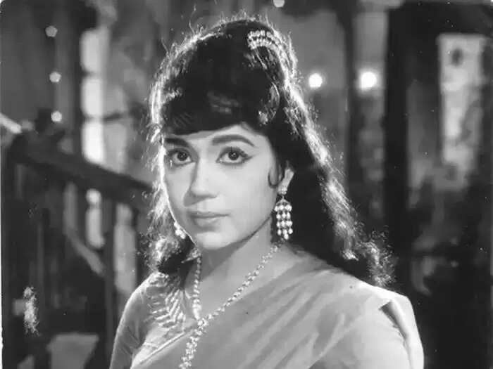 ஜெயலலிதாதான் ஃபர்ஸ்ட்!.. எம்.ஜி.ஆர் செய்த வேலை!. கோபத்தில் வெளியேறிய நடிகை!...