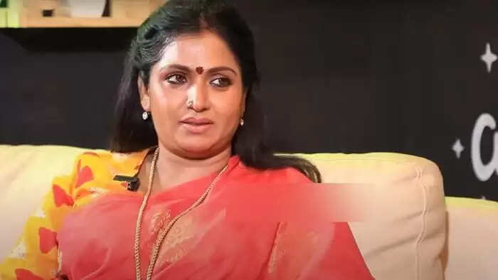அட்ஜெட்ஸ் பண்றதுல என்ன தப்பு?.. பேட்டி கொடுத்து வாய்ப்புகளை அள்ளிய பூனைக்கண் புவனேஸ்வரி!..