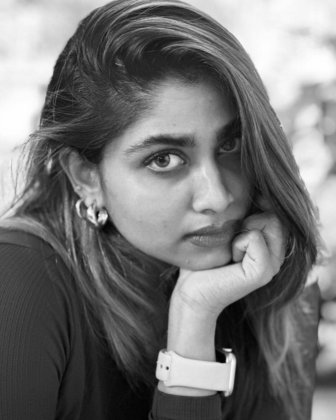 பாதி கிழிஞ்ச பனியனில் அழகை காட்டும் ஷிவானி நாராயணன்!.. நீ வந்தாலே மஜாதான்!..