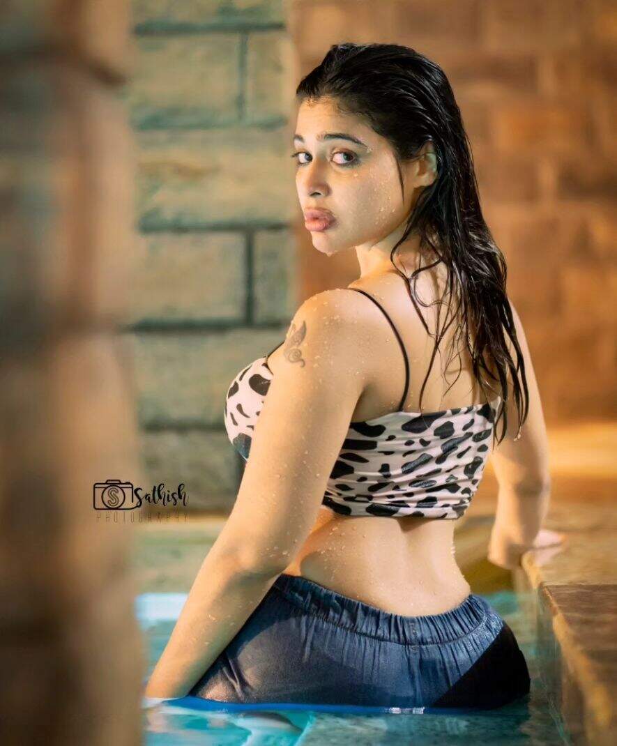 ஈரமான ரோஜாவாக மாறிய செந்தூரப்பூவே சீரியல் நடிகை!.. கன்ட்ரோல் பண்ணவே முடியாது இப்படி பார்த்தா!..