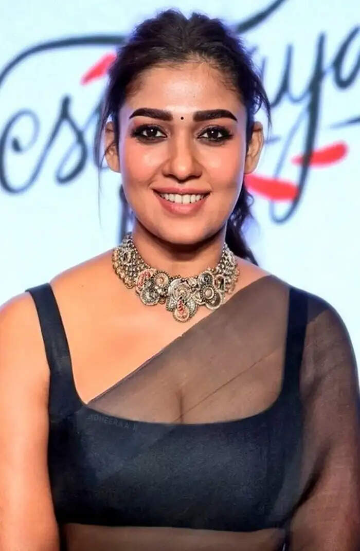 ஆண்ட்டி ஆனாலும் சும்மா அள்ளுது!. தளதள உடம்பை காட்டி இழுக்கும் நயன்தாரா!...