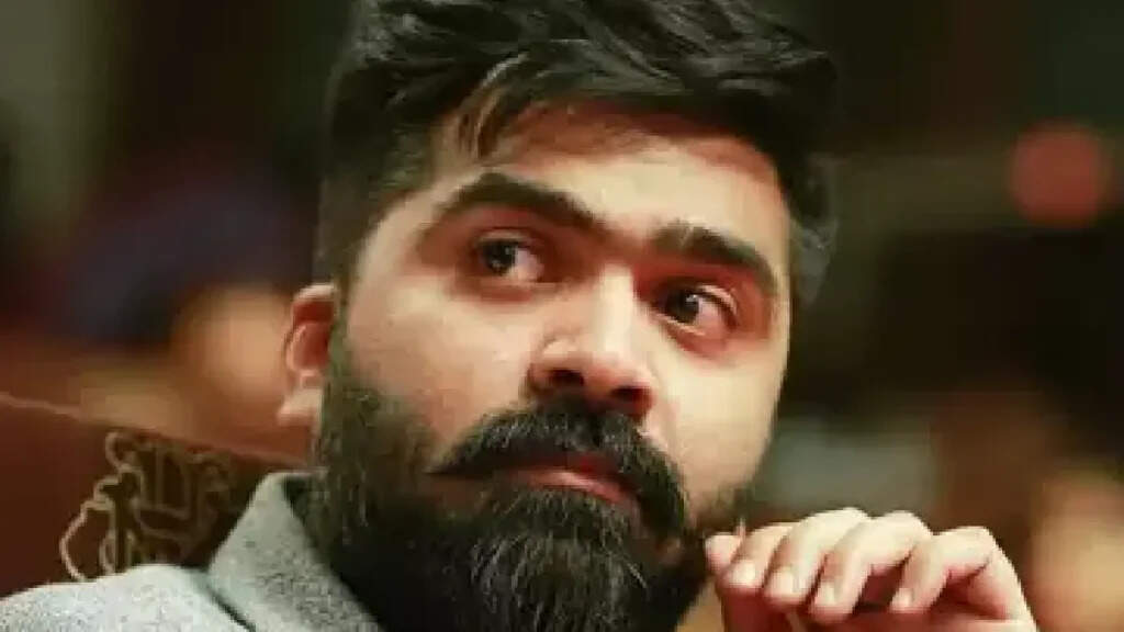 கமல் கைவிட்ட படத்தில் சிம்புவா? என்னடா இங்க நடக்குது?!