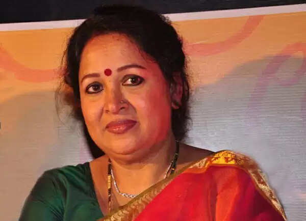 அவர் பேசுறத டெட்டால் ஊத்திதான் கழுவனும்! கமலை பற்றி நடிகை சொன்ன பகீர்