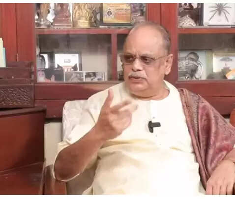 வெளிநாட்டில் பாஸ்போர்ட்டை மிஸ் பண்ண குமரிமுத்து! மறுநாள் சூட்டிங்.. எப்படி வந்தார் தெரியுமா