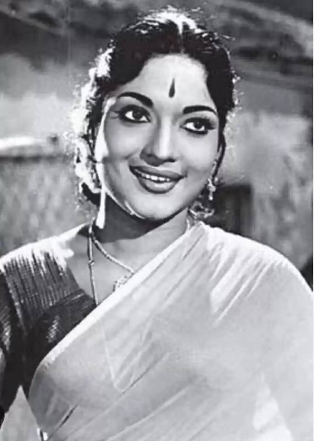 அந்த விஷயத்துல அந்த நடிகையை அடிச்சிக்கவே முடியாது!.. புகழ்ந்து தள்ளிய கண்ணதாசன்...