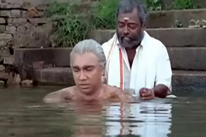அமைதிப்படத்தின் கதை அந்த ரஜினி படம்தான்!. பல வருட சீக்ரெட்டை உடைத்த சத்தியராஜ்!..