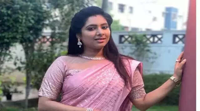உயிரக் கொடுத்து நடிக்கிற சீனுக்கே டூப் போடாம நடிக்கிறாங்க! சாவுற சீனுக்கு டூப் போட்ட ஒரே நடிகை