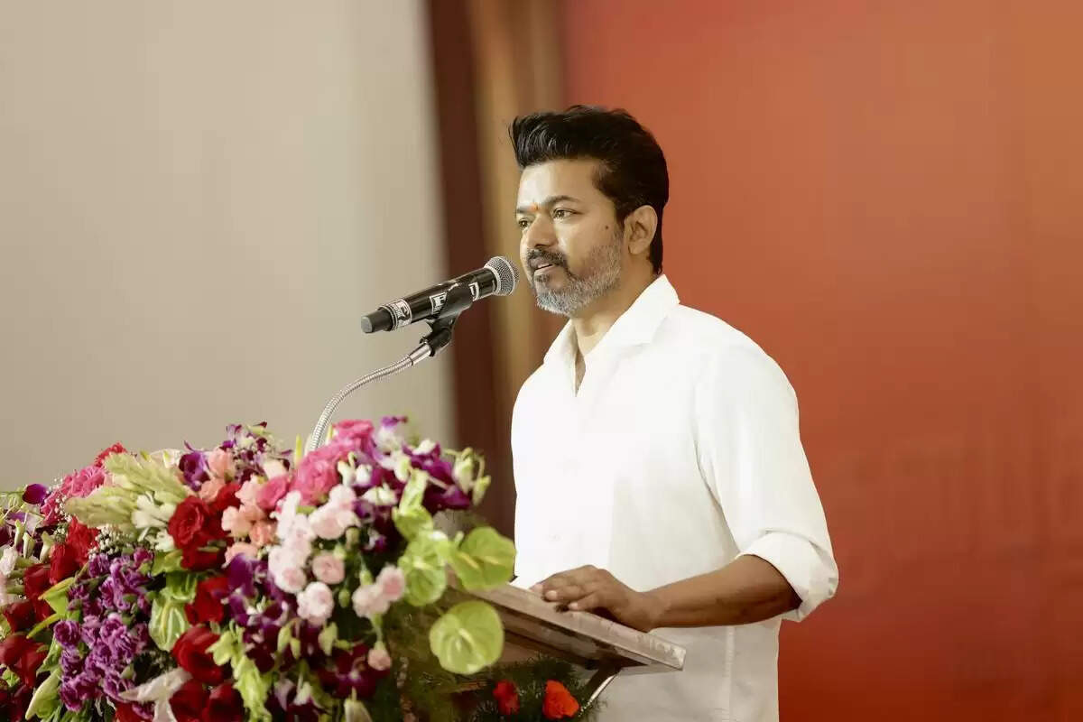 கோட் ரிலீஸ் வரைக்கும் கம்முனு இருக்கணும்! அடக்கி வைத்த விஜய்.. ஒரு முடிவோடதான் இருக்காரு..