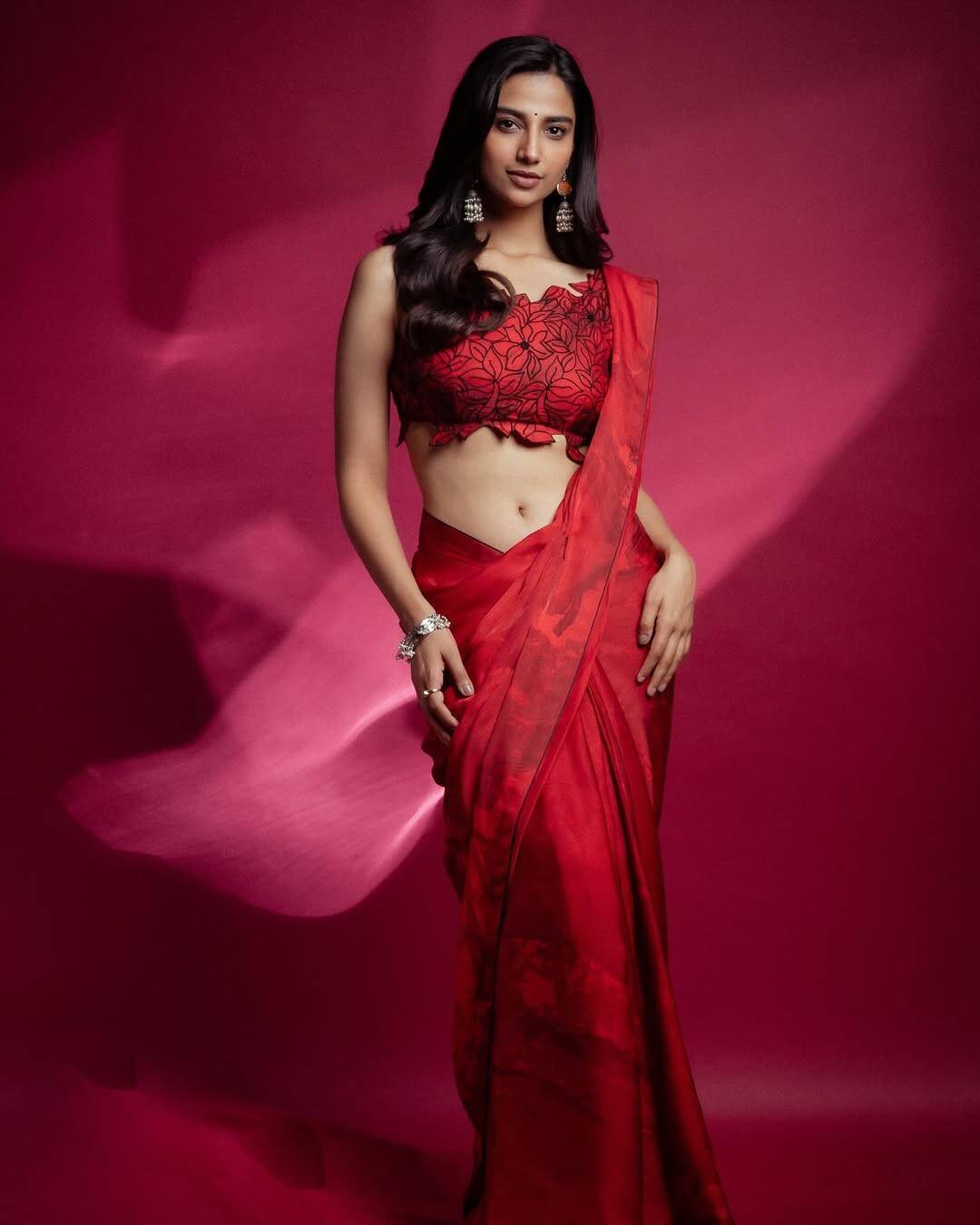 வாளிப்பான உடம்பு வசியம் பண்ணுது!.. அந்த இடத்த ஓப்பனா காட்டும் கோட் பட நடிகை!...