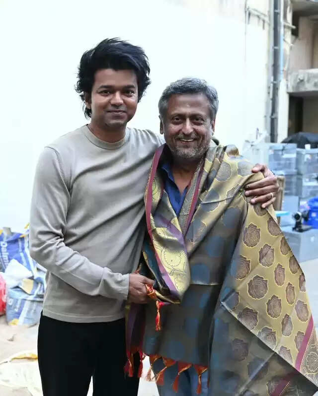 இயக்குனரிடம் ஒரு மாசம் பேசாமல் இருந்த விஜய்!.. கில்லி ஷூட்டிங்கில் நடந்த அந்த சம்பவம்!.