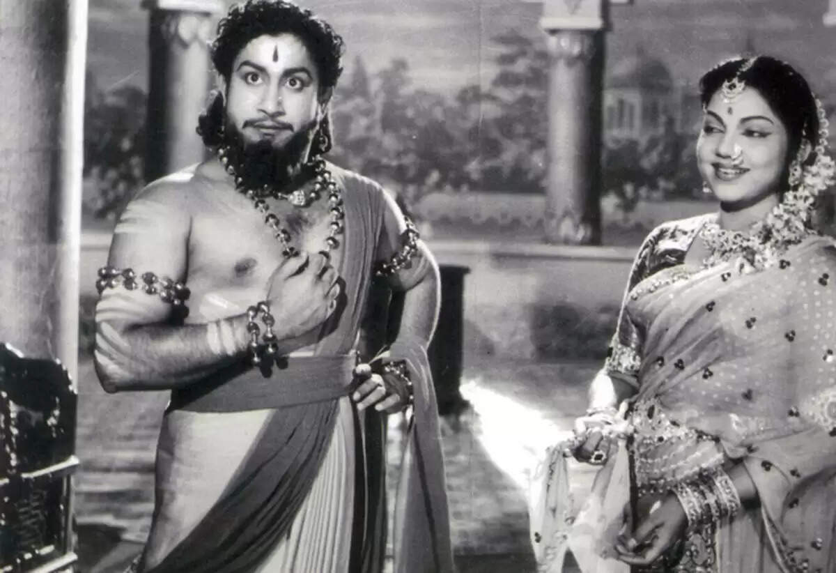 டாக்டர் சொல்லியும் கேட்காம நடிச்சி ரத்த வாந்தி எடுத்த சிவாஜி!.. டெடிக்கேஷன்னா நடிகர் திலகம்தான்!..