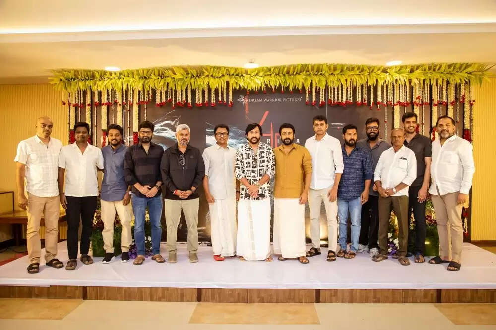 கங்குவா ஓடலனா என்ன!.. ஹேப்பி லுக்கில் சூர்யா!. வைரலாகும் சூர்யா 45 பட பூஜை புகைப்படங்கள்!..