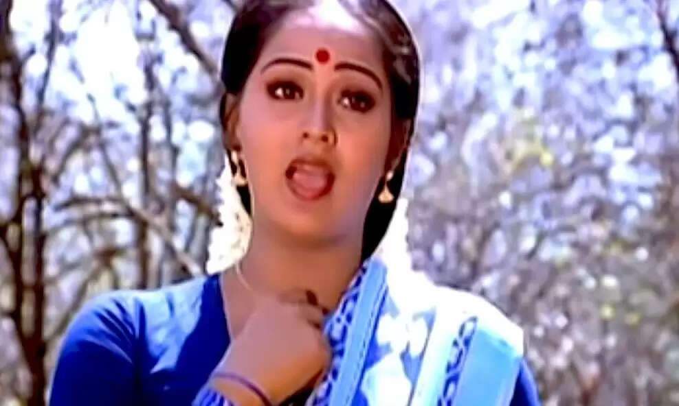 சொக்கி இழுக்கும் குரல் மூலம் நடிகைகளை மனதில் பதிய வைத்த எஸ்.ஜானகி!. அட இத்தனை பாடல்களா!..
