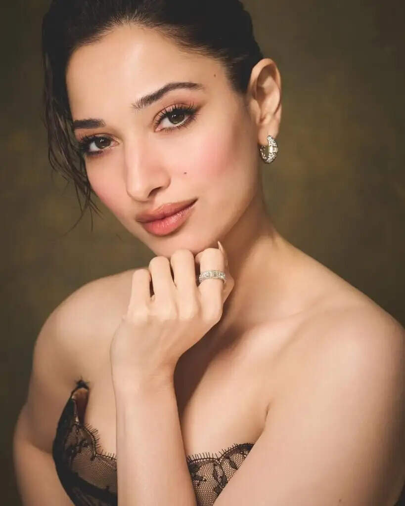Tamanna: விருது நிகழ்ச்சிக்கு கவர்ச்சியாக வந்த தமன்னா