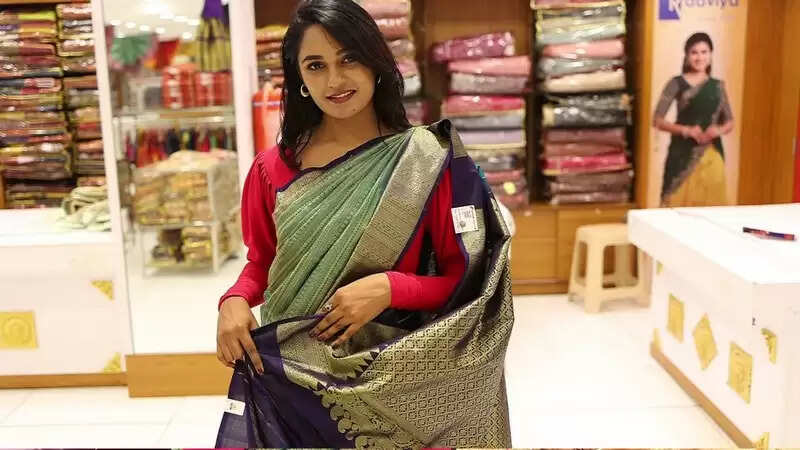 நயன்தாரா புடவையெல்லாம் இவ்வளவு கம்மி விலையா?!.. சீரியல் நடிகை செய்த செம ஷாப்பிங் வீடியோ..
