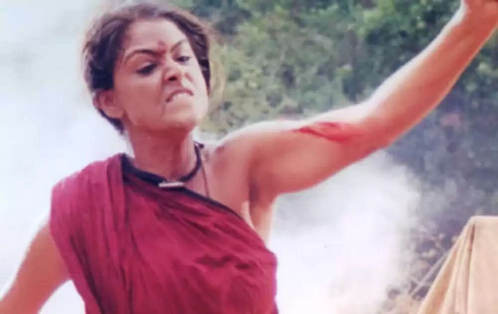 ஹீரோ மட்டும்தான் பழி வாங்கணுமா?.. நாங்களும் செய்வோம்!.. கதாநாயகிகள் இறங்கி நடித்த படங்கள்..
