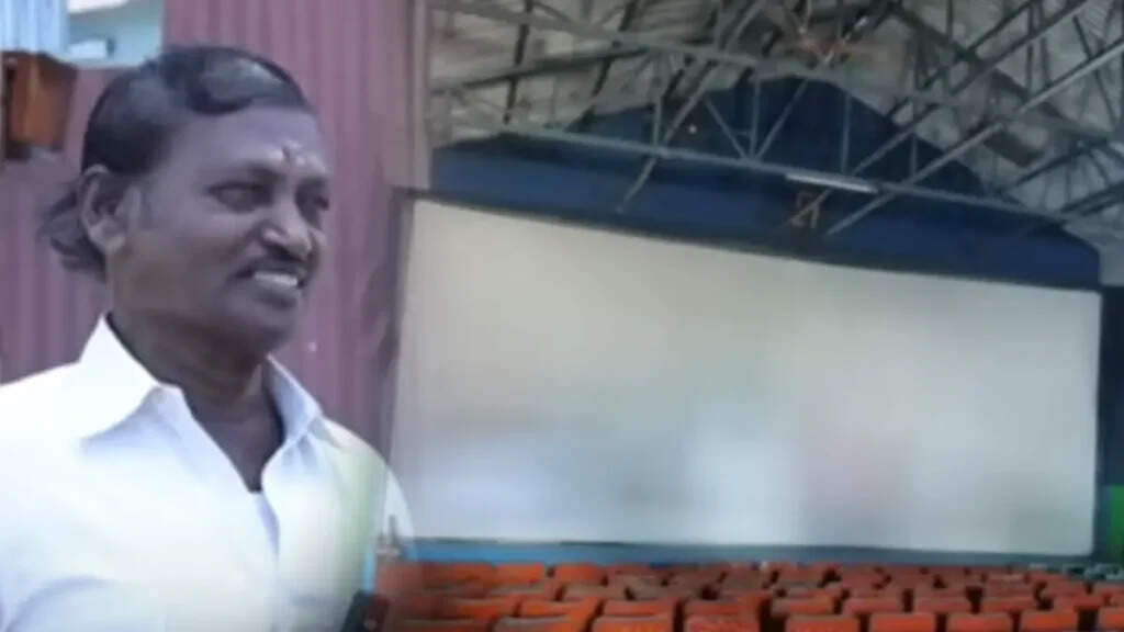 தமிழகத்திலேயே உள்ள ஒரே டூரிங் டாக்கீஸ் இதுதாங்க... ரிலீஸ் ஆனாலும் டிக்கெட் விலை இவ்வளவு தானாம்..!