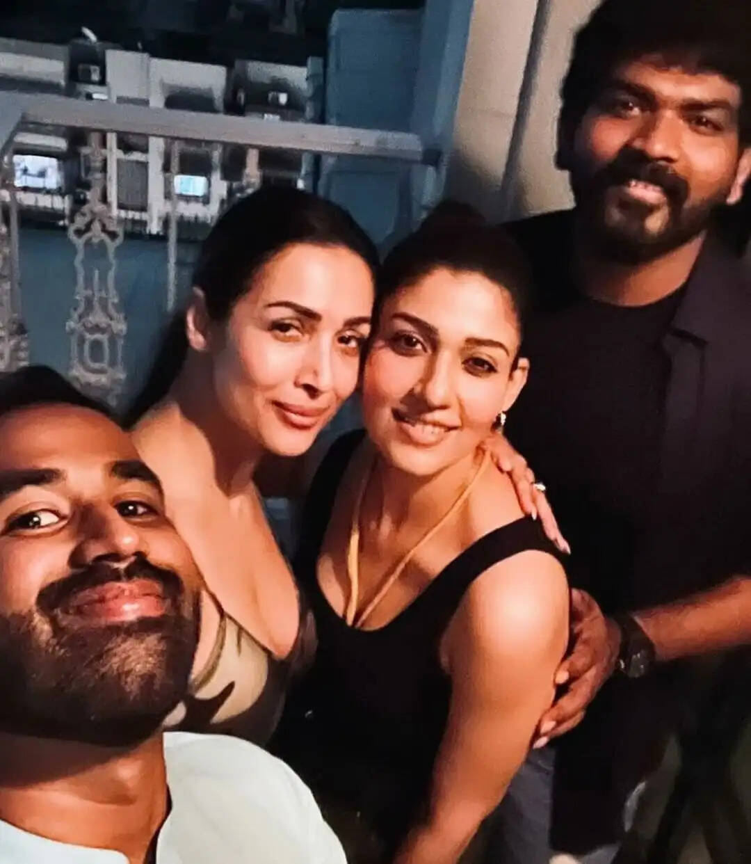 மகன் வயது நடிகருடன் மஜா பண்ணும் பிரபல நடிகை!.. அந்த நடிகையோட சேர்ந்து சுத்துறாரே நயன்தாரா!..