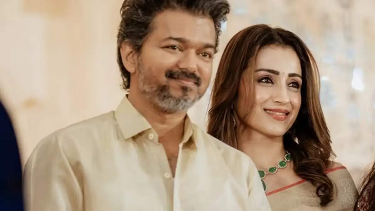 பணம் போனா சம்பாதிச்சிக்கலாம்!.. கேரக்டர் போயிட்டா அவ்ளோதான்!. விஜயின் அட்வைஸ் வீடியோ வைரல்!..