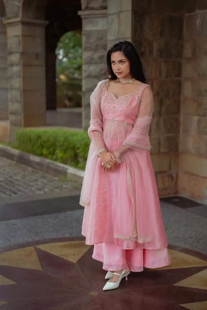 Amala Paul: என்றும் இளமையுடன் அமலாபால்... லேட்டஸ்ட் புகைப்படங்கள் வைரல்