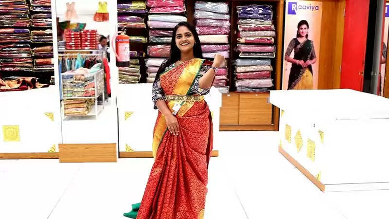 சின்ன மருமகள் சீரியல் நடிகை செய்த சூப்பர் ஷாப்பிங்!. வைரல் வீடியோ பாருங்க!...
