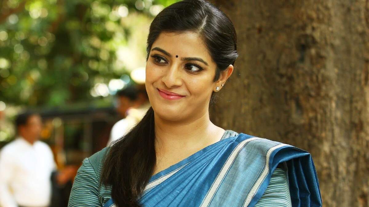 அப்பா விட்டு போய்ட்டாரு &hellip; அம்மாவின் தைரியம் - வரலக்ஷ்மி வருத்தம்!