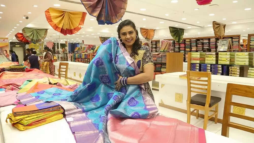 இந்த கடையில எல்லாமே செம ஒர்த்.. நடிகை கௌதமி செய்த பொங்கல் ஷாப்பிங்!.. வைரல் வீடியோ!
