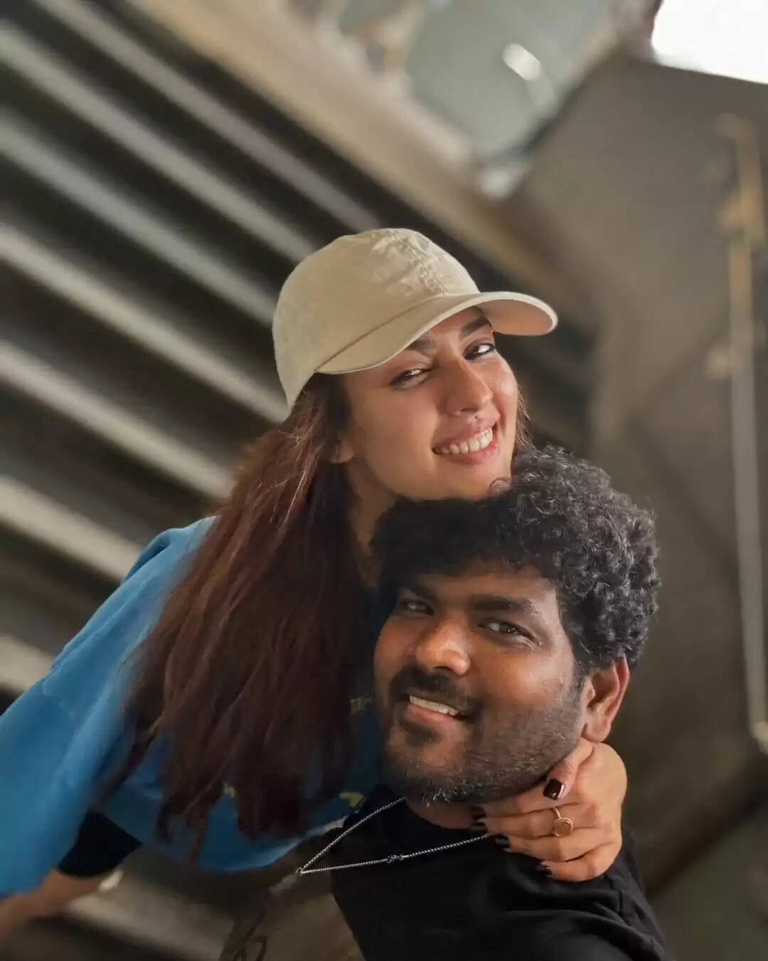 விக்னேஷ் சிவனுடன் செம லவ்வு!.. அரை டவுசரில் ஜாலி பண்ணும் நயன்தாரா!.. வைரல் பிக்ஸ்!.