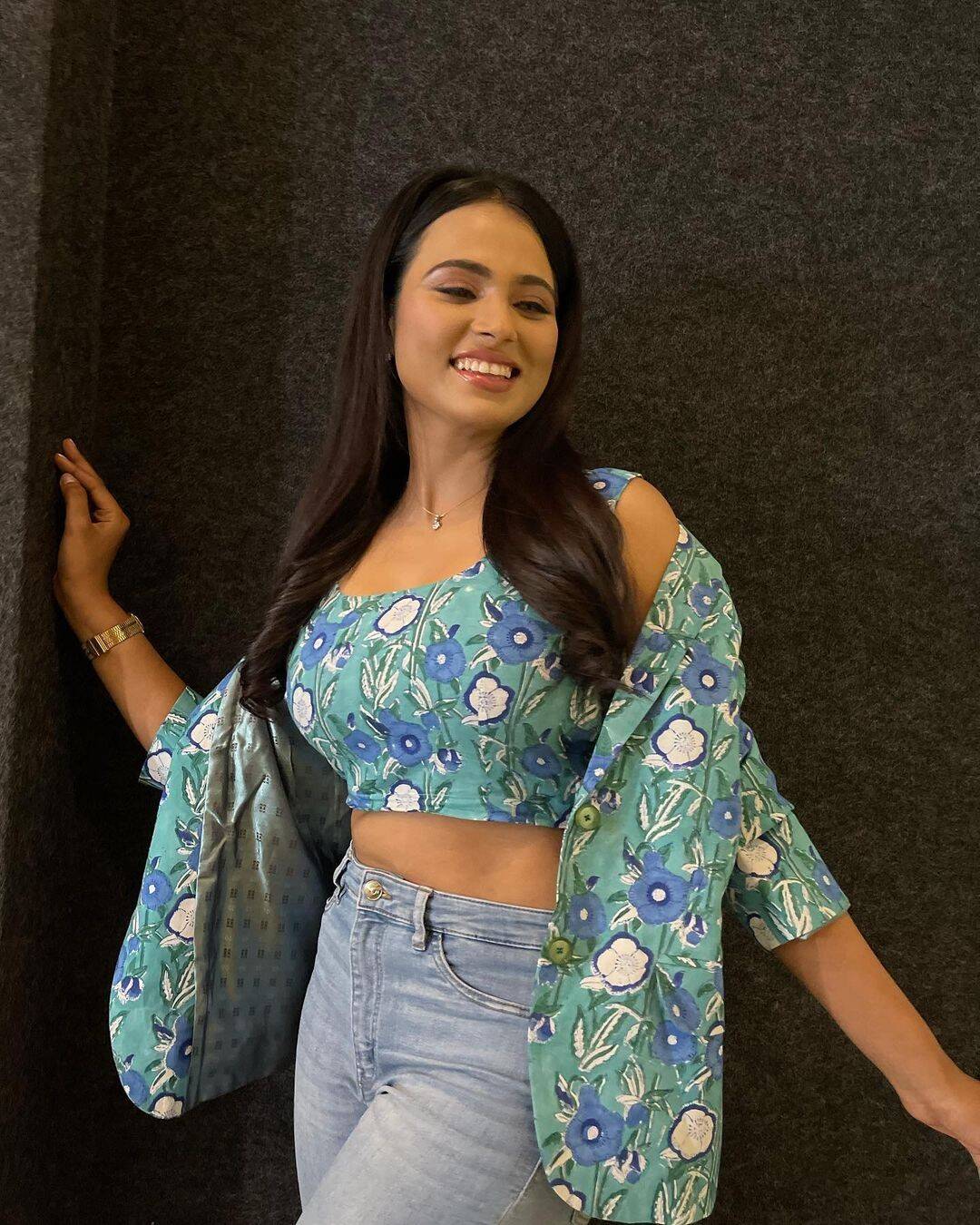 பாடி சேஃப் பாத்தா ஜிவ்வுன்னு ஏறுது!.. பாலிவுட் நடிகை ரேஞ்சுக்கு மாறிய ரம்யா பாண்டியன்!...