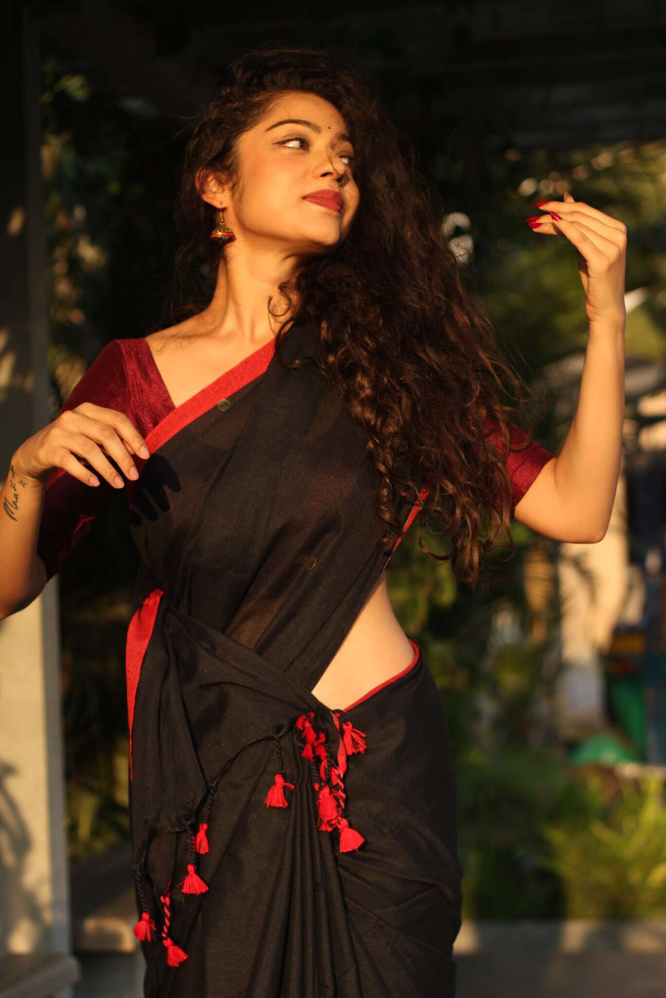 குஷி ஜோதிகா இடுப்பை விட இது சூப்பரா இருக்கே!.. பிகில் நடிகை எப்போ இப்படி காட்ட ஆரம்பிச்சாரு!..