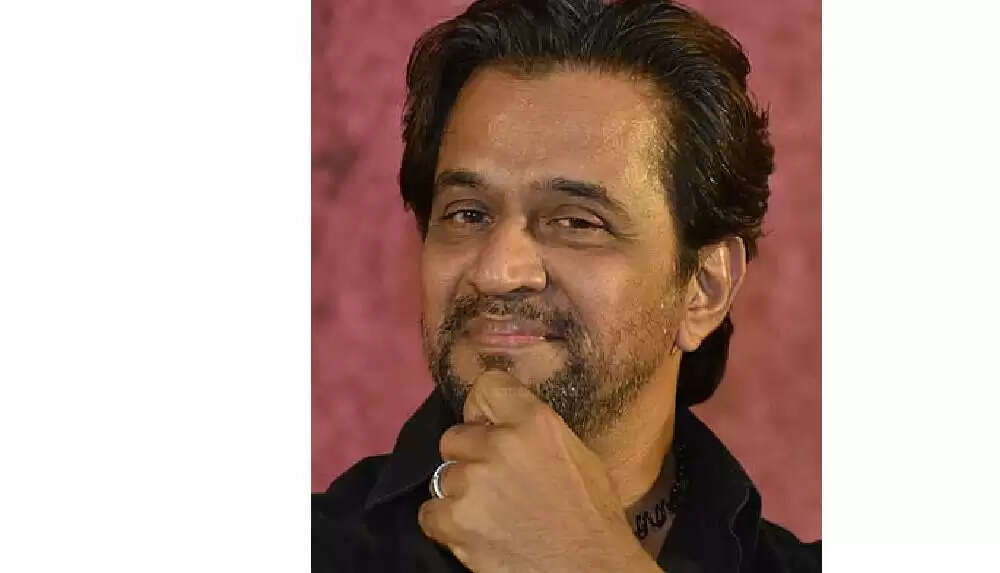 ஜஸ்டு மிஸ்... இல்லேன்னா இவருதான் &lsquo;ஆக்சன் கிங்&rsquo;.. ஆறடி நடிகரை அரவணைத்த கேப்டன்..