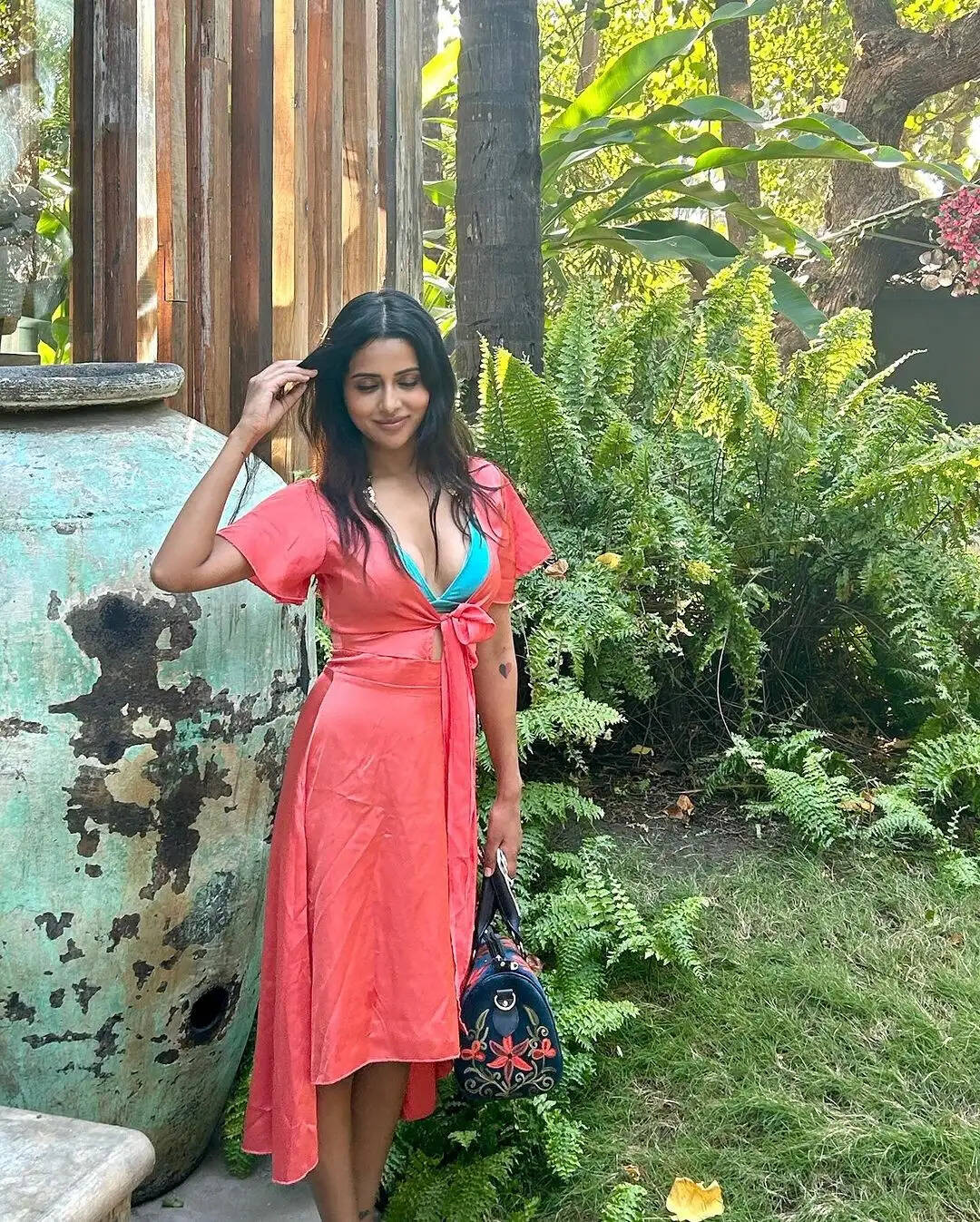 ஜீம் பண்ணி பாத்தா மவனே நீ காலி!.. நீச்சல் குளத்தில் இப்படி சூடாத்துறாரே ரைசா!..