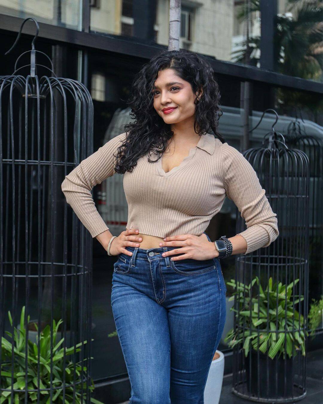 எந்த ஆங்கிள்ள பாத்தாலும் சூடேறுது!.. காஜி ஃபேன்ஸுக்கு ஃபுல் ட்ரீட் வைத்த ரித்திகா சிங்..