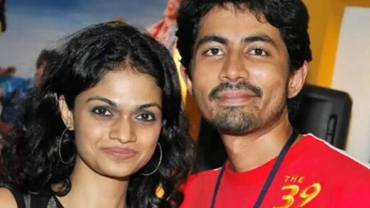 தனுஷும் என் புருஷனும் ரூம்ல என்ன பண்ணாங்க தெரியுமா?.. 12 வருஷமா டைவர்ஸ் கேட்டேன்.. சுசித்ரா பகீர்!..