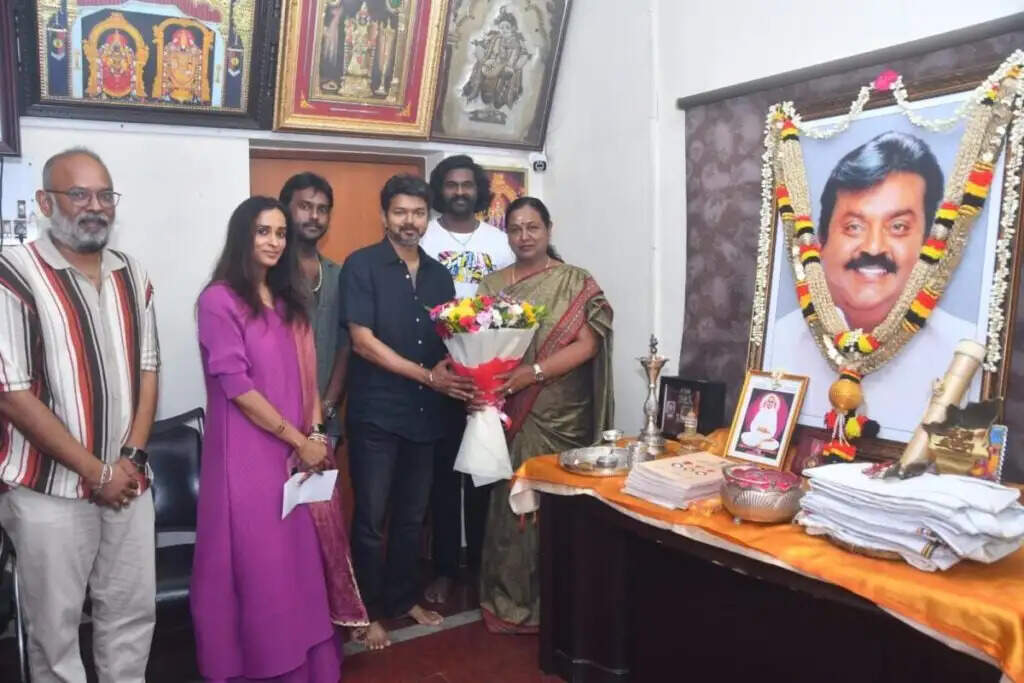 விஜயகாந்த் ஏஐக்கு சம்பளம் இத்தனை கோடியா? கையில் இருந்த கவர கவனீச்சீங்களா?