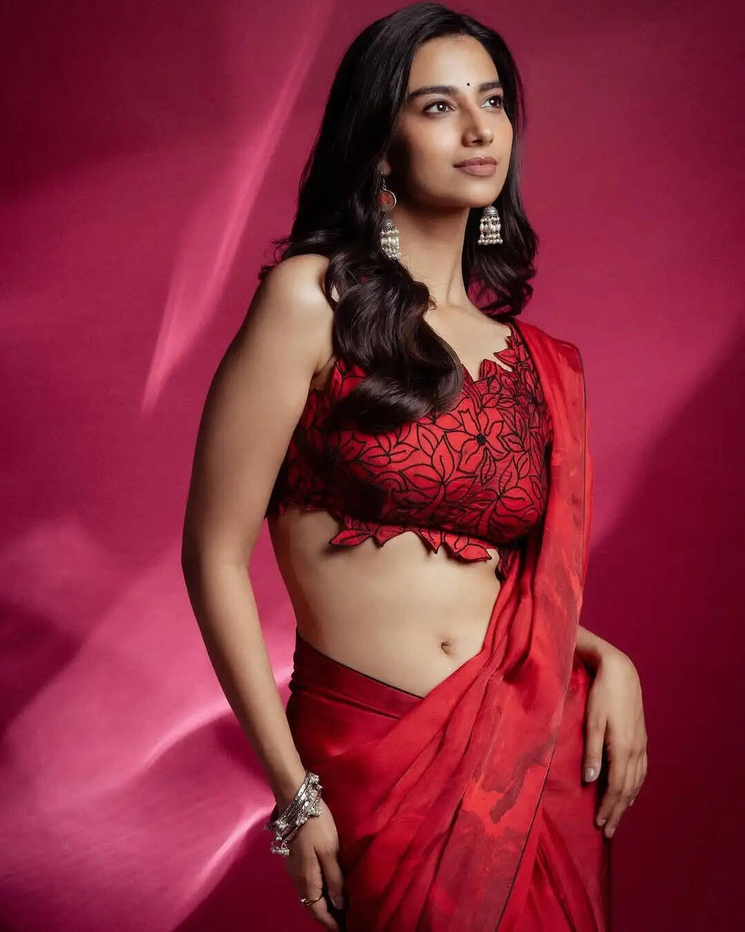 வாளிப்பான உடம்பு வசியம் பண்ணுது!.. அந்த இடத்த ஓப்பனா காட்டும் கோட் பட நடிகை!...